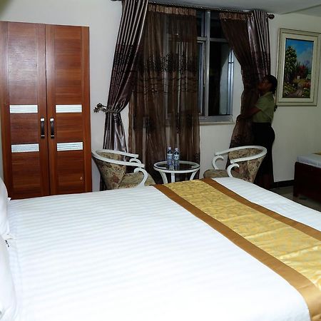 La Grande Hotel Kampala Dış mekan fotoğraf