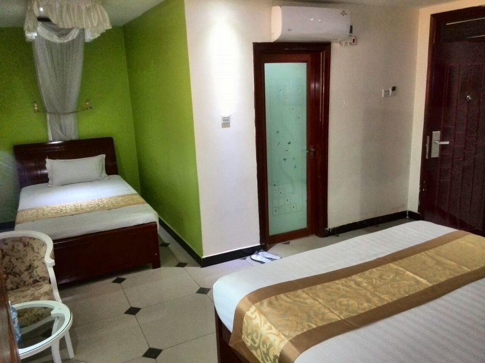 La Grande Hotel Kampala Dış mekan fotoğraf