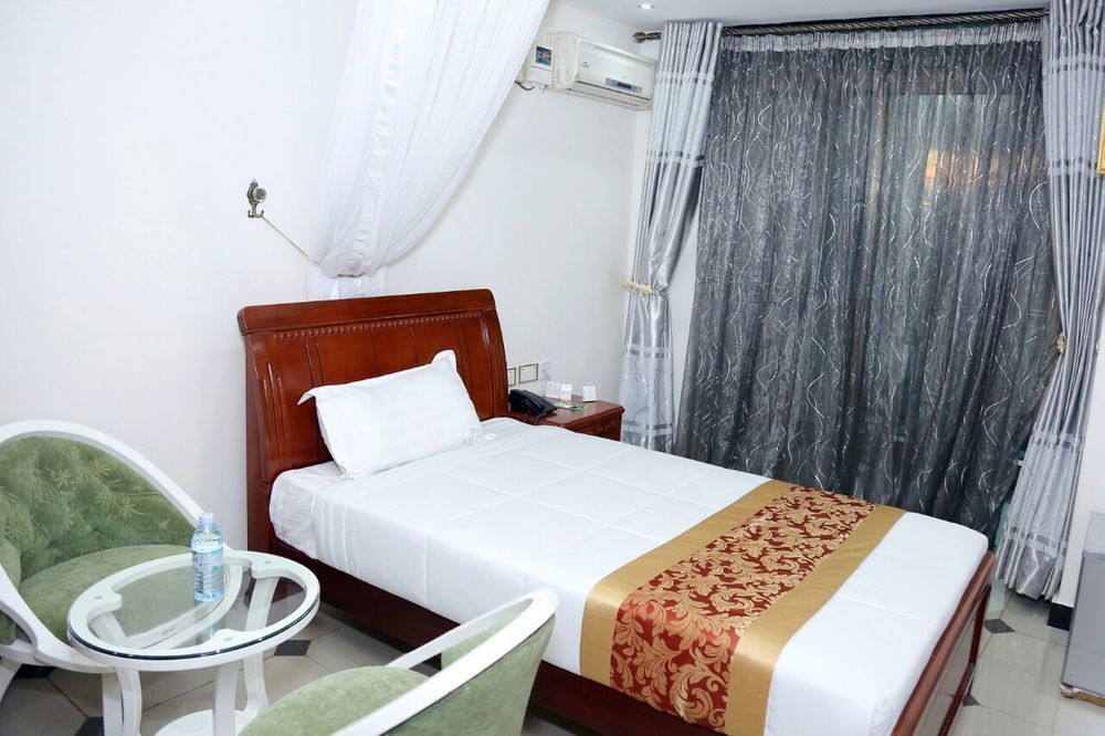 La Grande Hotel Kampala Dış mekan fotoğraf