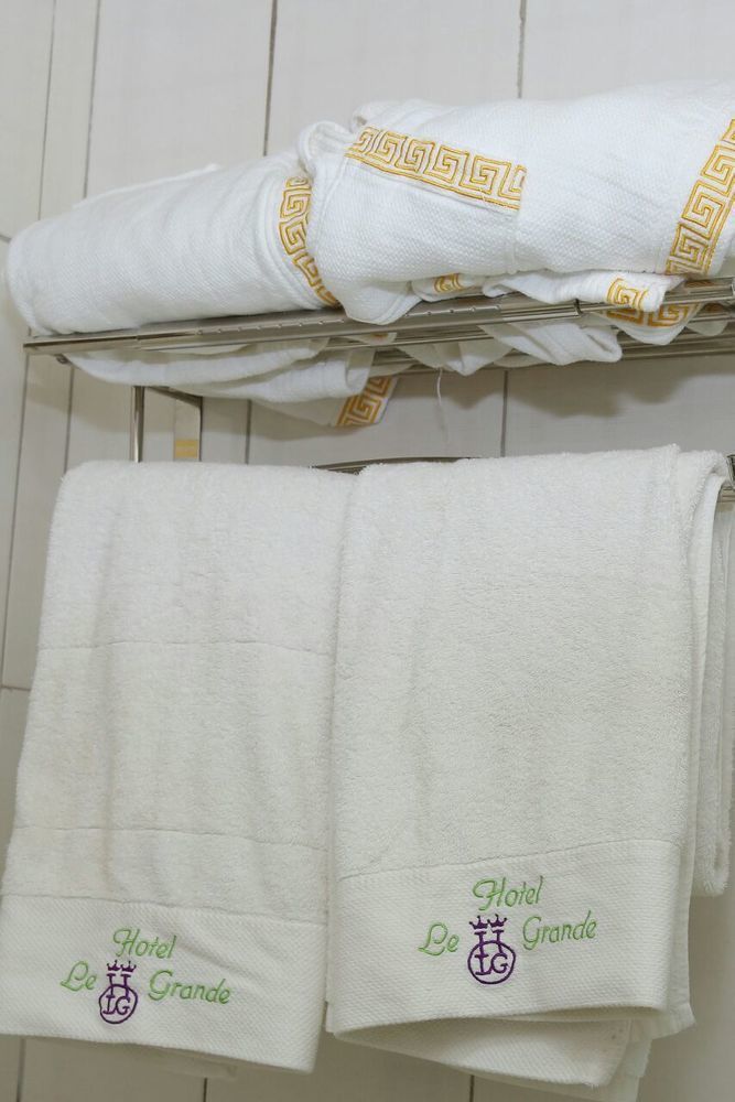 La Grande Hotel Kampala Dış mekan fotoğraf