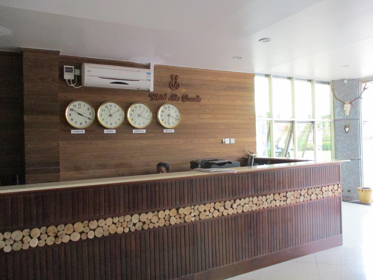 La Grande Hotel Kampala Dış mekan fotoğraf