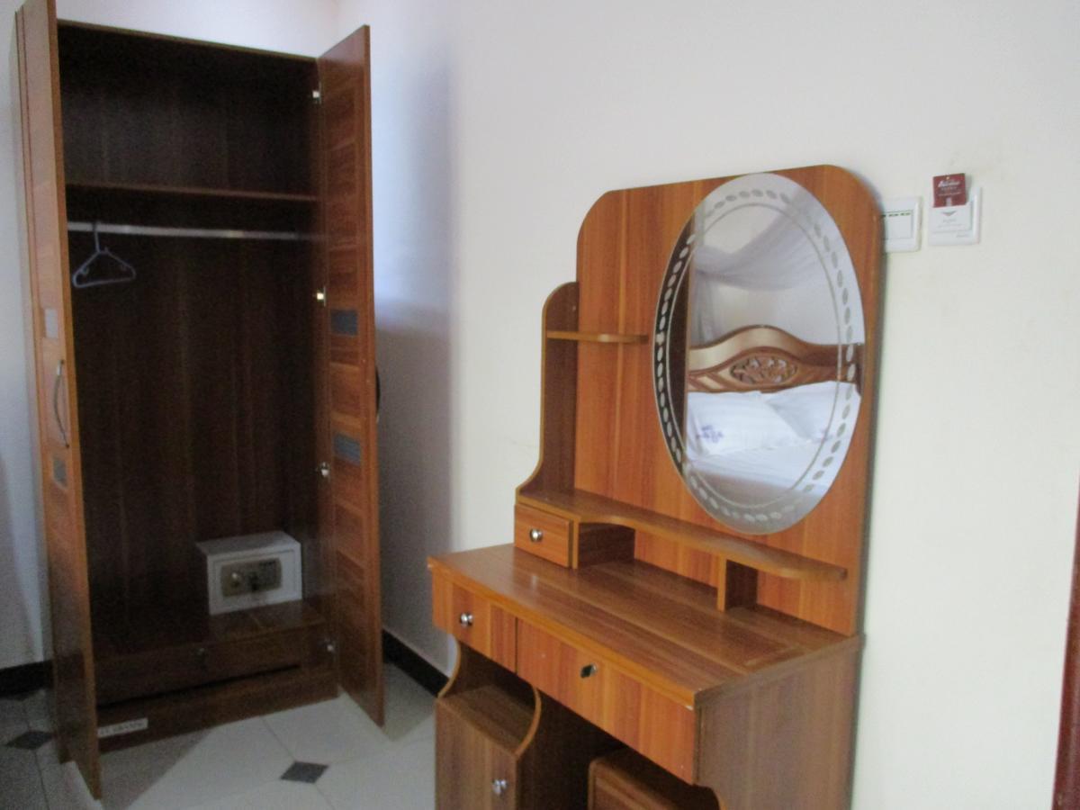 La Grande Hotel Kampala Dış mekan fotoğraf
