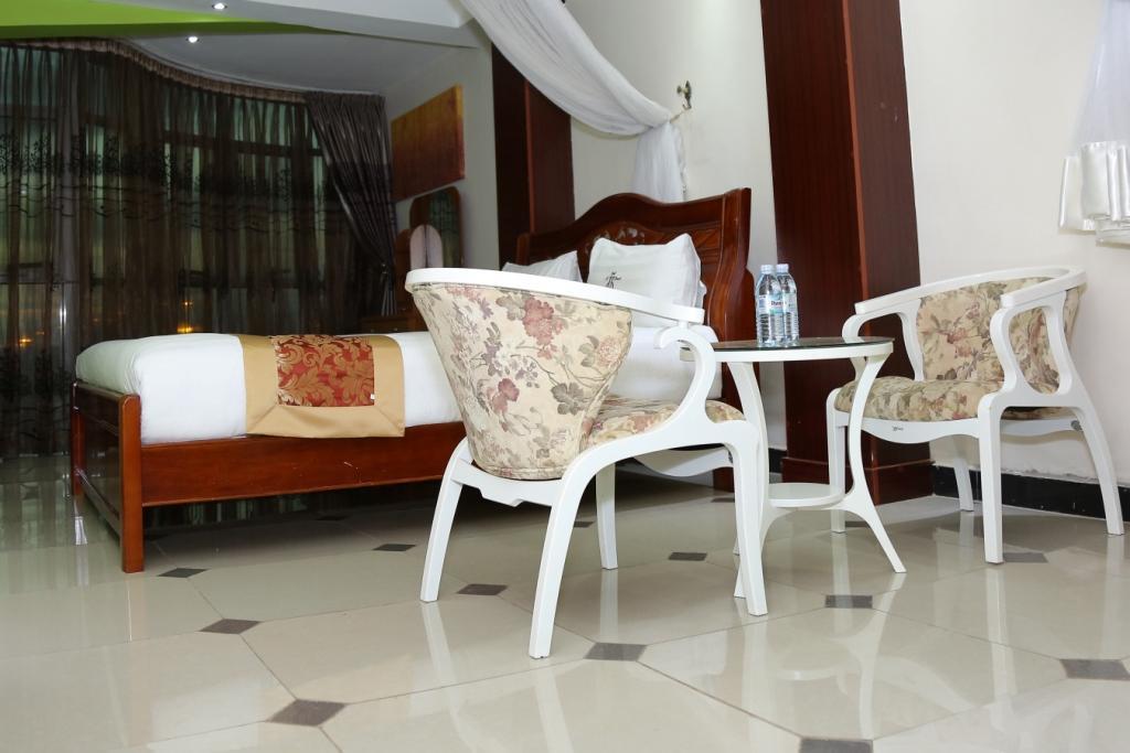 La Grande Hotel Kampala Dış mekan fotoğraf