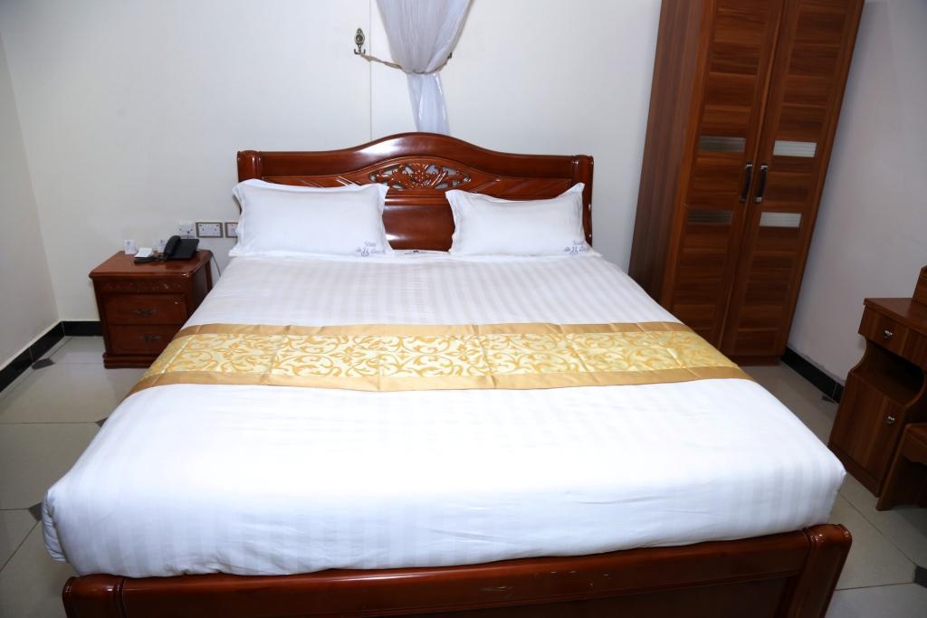 La Grande Hotel Kampala Dış mekan fotoğraf