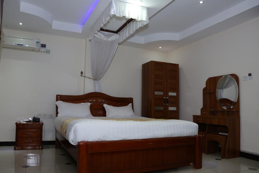 La Grande Hotel Kampala Dış mekan fotoğraf