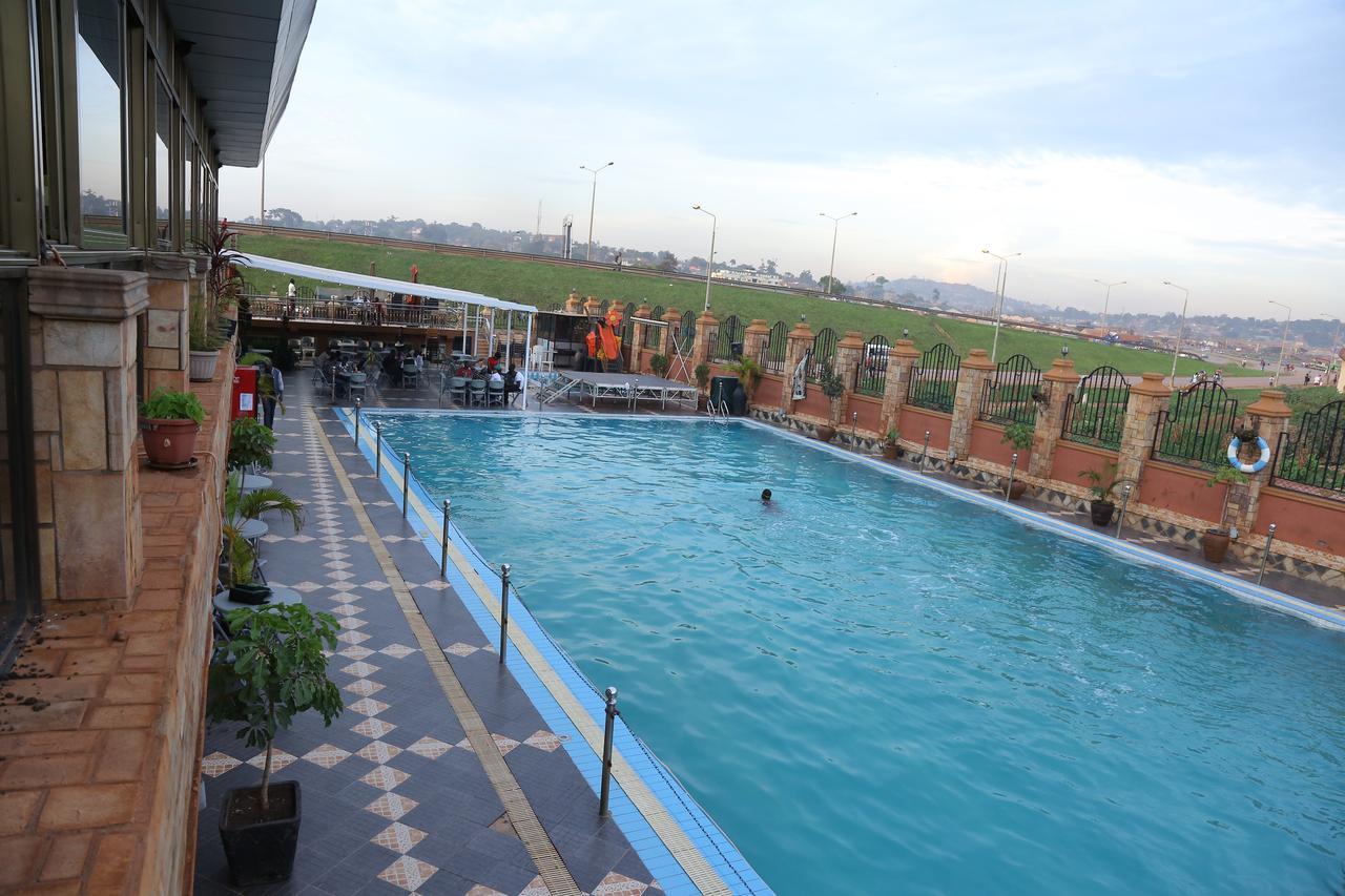 La Grande Hotel Kampala Dış mekan fotoğraf